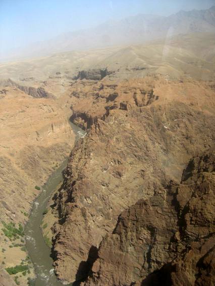 Rase cailloux au-dessus des gorges du Panjshir