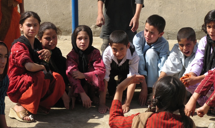 Enfants du centre de Deh Mahzang en 2007