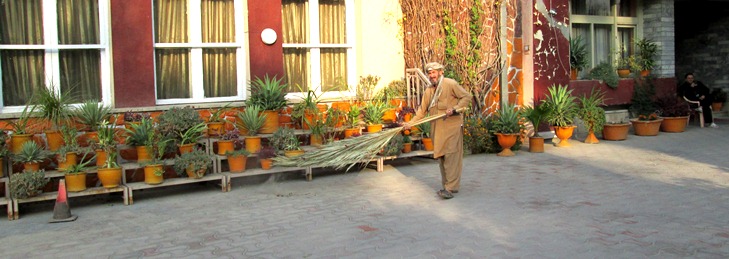 Jardins de l'hôtel Spin Ghar à Djallalabad